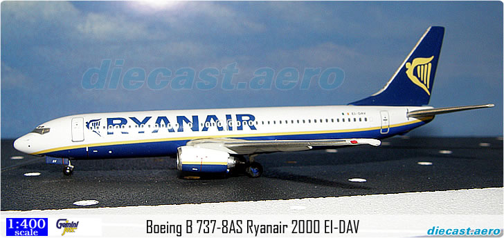 Boeing B 737-8AS Ryanair 2000 EI-DAV